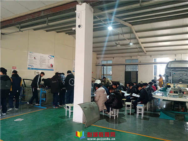http://www.pcjyedu.cn/upload/2021-12-17/1e77e0c5c78d16dbab9a063a5fdbdb7f.jpg