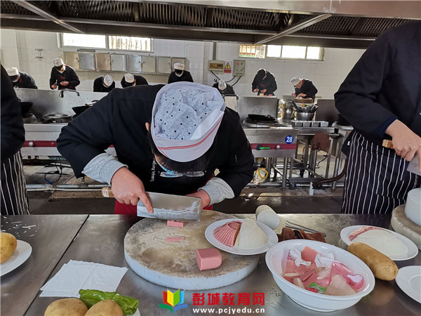 http://www.pcjyedu.cn/upload/2021-12-31/feb72d3252421a341685c891fbb69ea5.jpg
