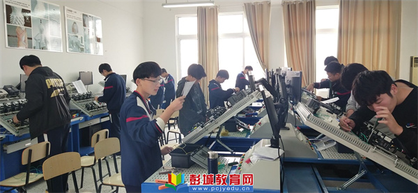 http://www.pcjyedu.cn/upload/2021-11-08/df43b53b2602b1cd333a946d2e99e62d.jpg