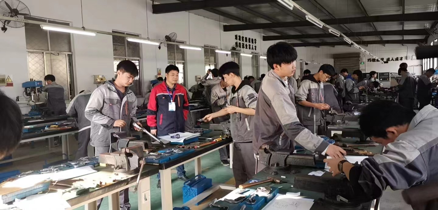 钳工.jpg