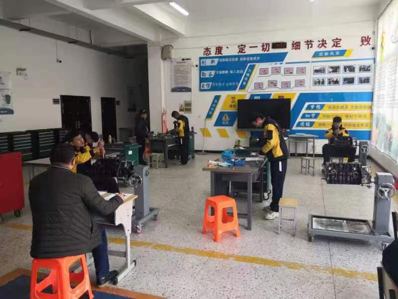 汽车维修工.jpg